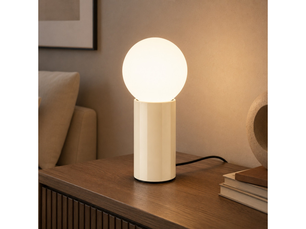 Metalowa lampa stołowa „Polo” – 15 x 15 x 35 cm – beżowa