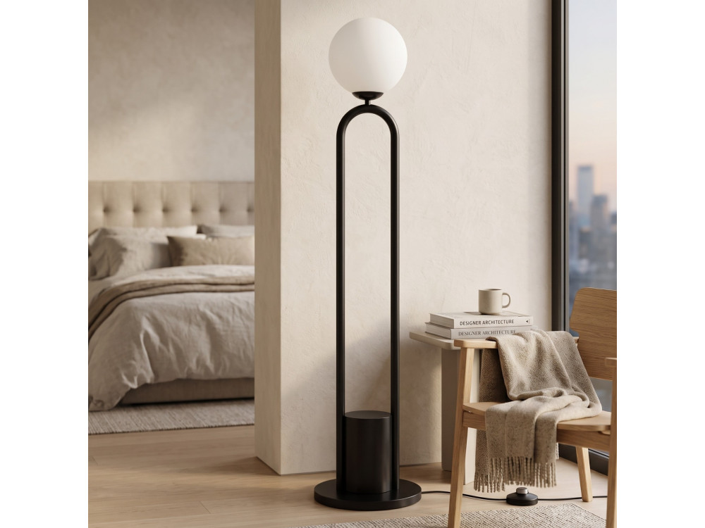 Metalowa lampa podłogowa „Loop” – 30 x 30 cm – czarna