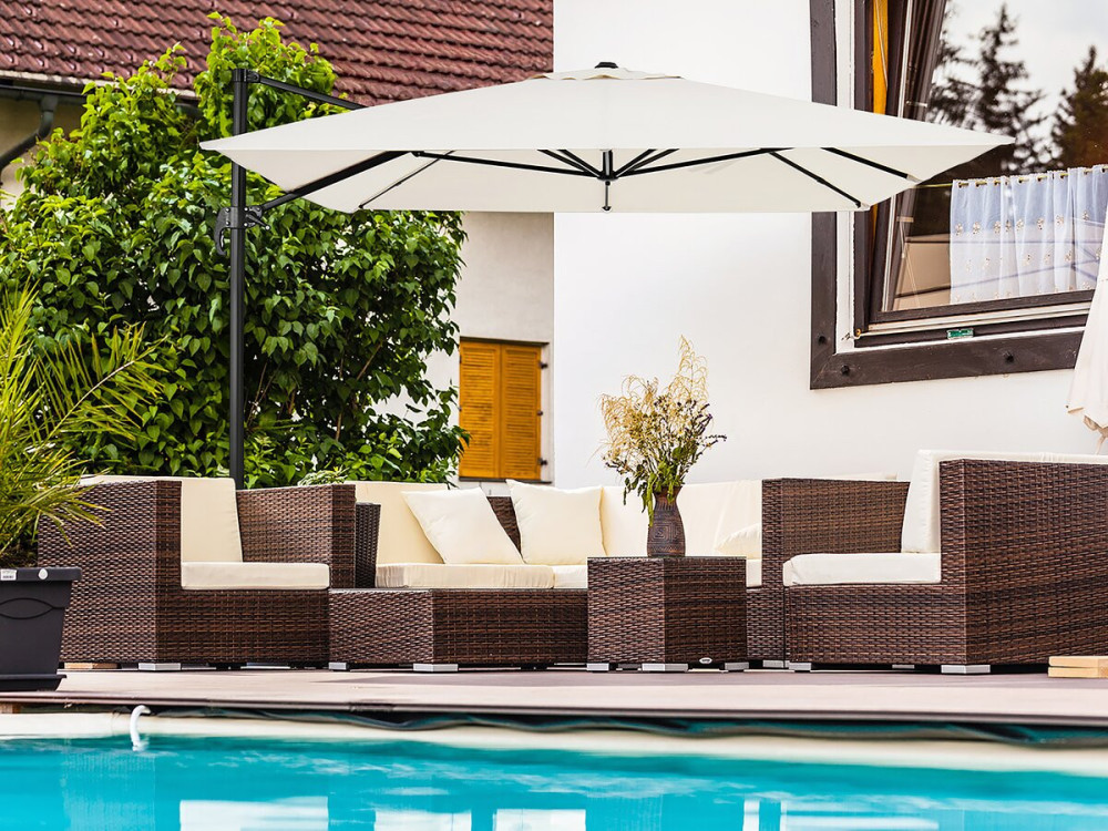 Parasol ogrodowy aluminiowy z wysięgnikiem „Sky 4” – 3 x 4 m – Ecru – z pokrowcem